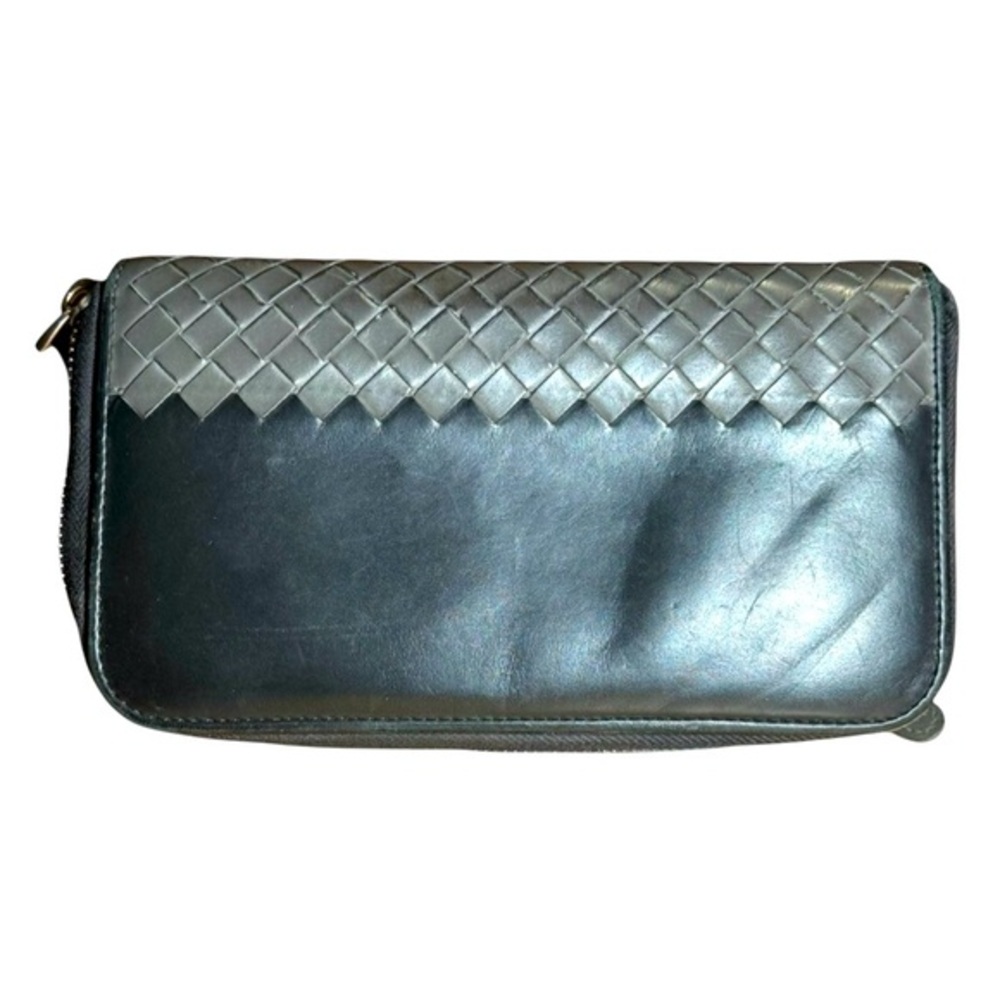 Bottega Veneta Intrecciato Round Long Wallet in EUC NAPA Leather.